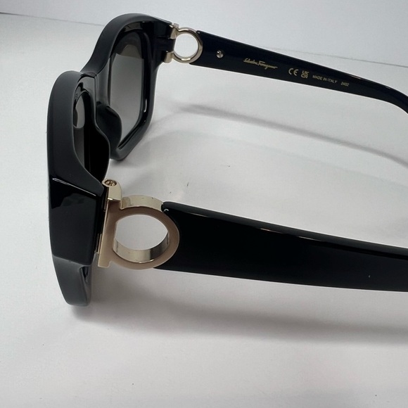 Salvatore Ferragamo‎ Women’s Black Rectangular Sunglasses SF1012S NEW!!!! ??️ main image 4